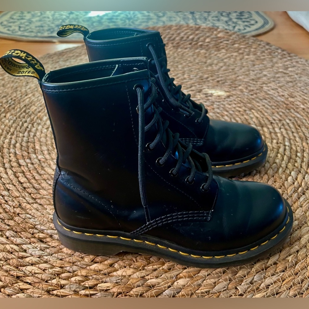 Dr. Martens 11821 / 1460 Black Leather Boots